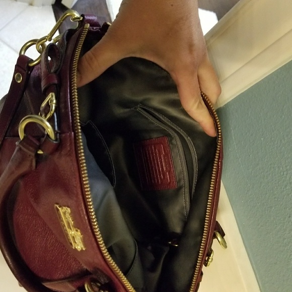 Gorgeous wine red Coach - Picture 3 of 4